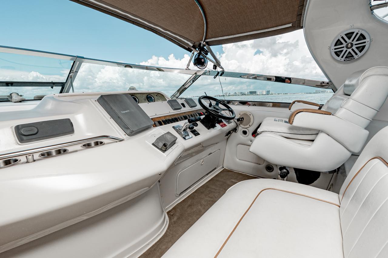 Sea Ray 45 ft Blanco