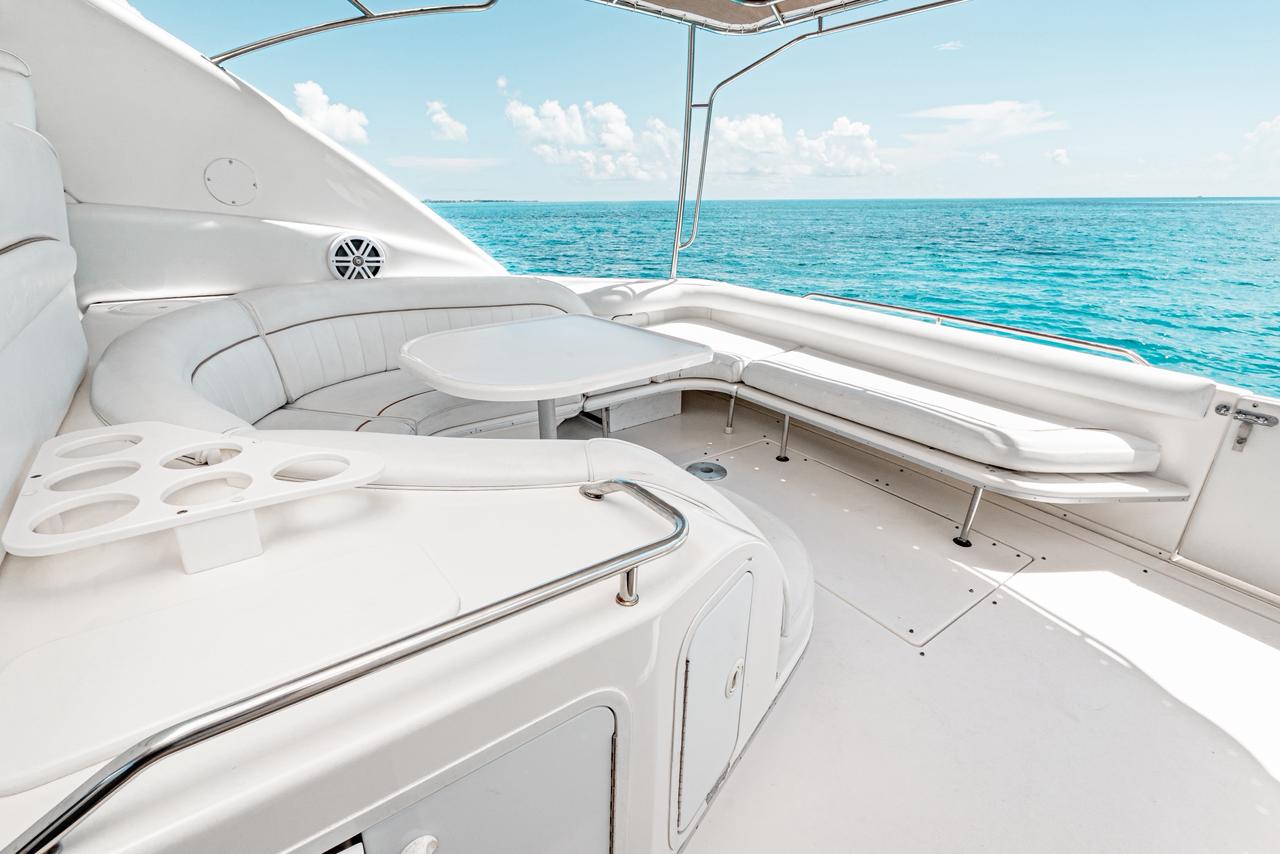 Sea Ray 45 ft Blanco