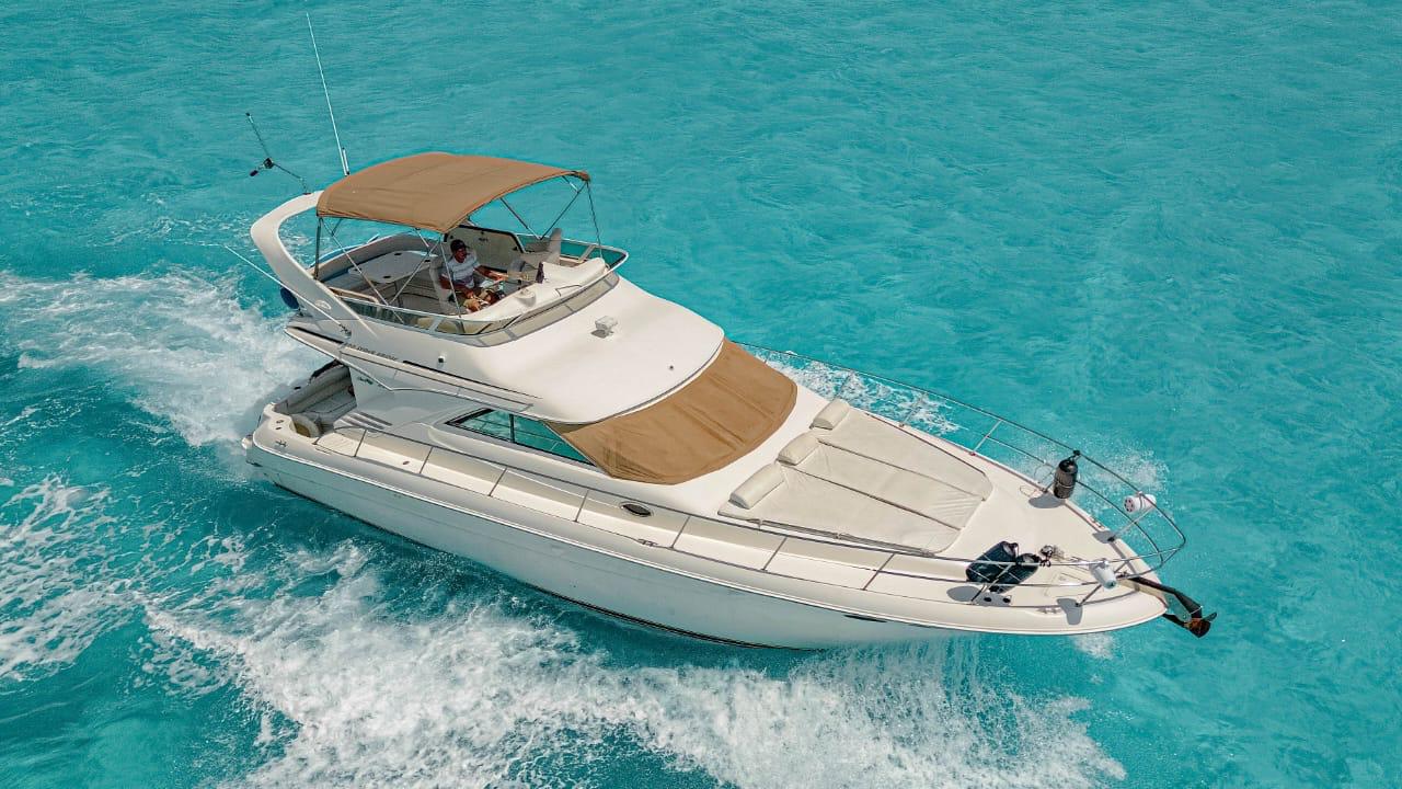 Sea Ray 47 ft Blanco