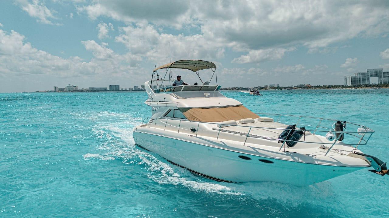 Sea Ray 47 ft Blanco
