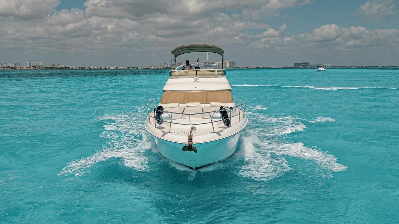 Sea Ray 47 ft Blanco